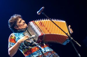 Muere el cantante Celso Piña, víctima de un infarto