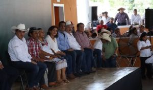 El delegado federal “Huacho” Díaz trata de congraciarse con los ganaderos, pero lo ignoran