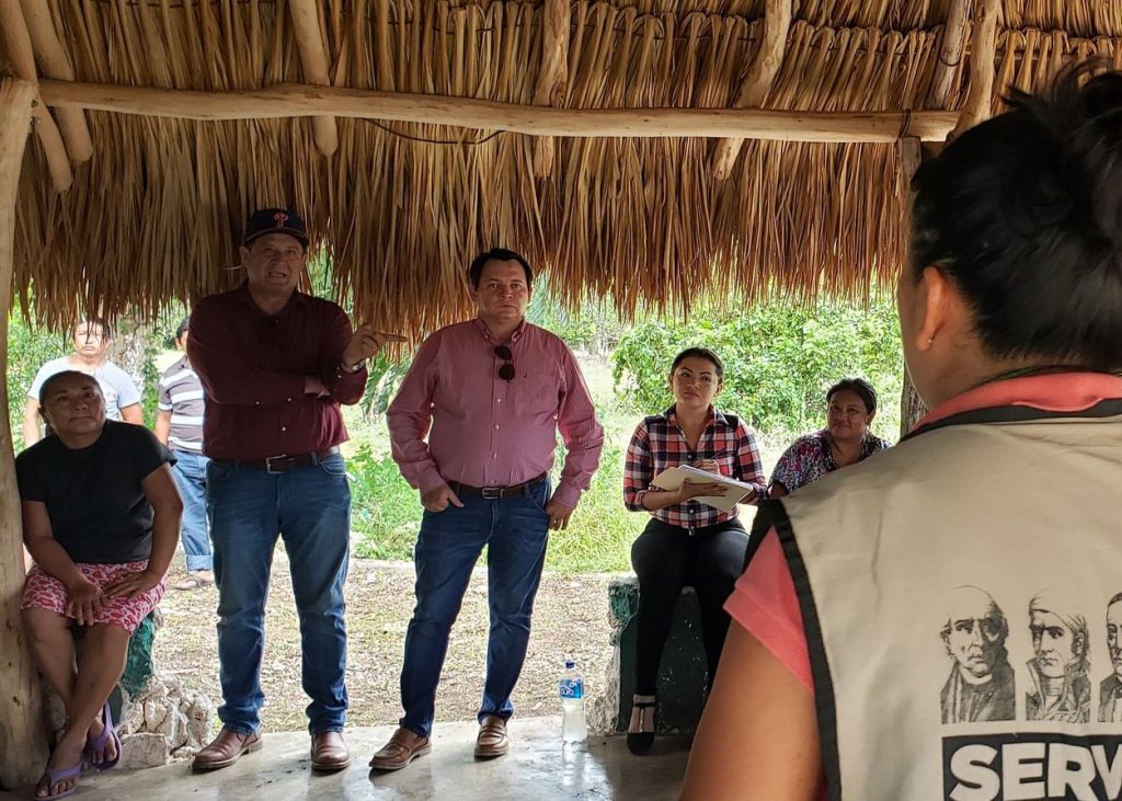 “Huacho” Díaz ya lleva de gira a su “súperasesor” y coordinador ganadero para promocionarlo