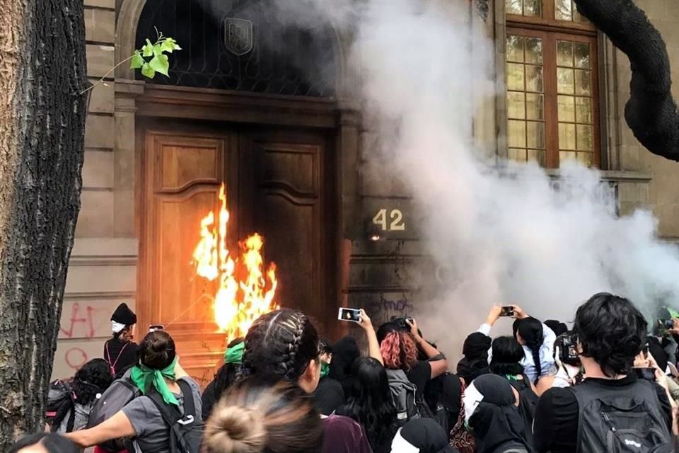 Las manifestaciones  vandálicas son de grupos pagados que viajan por todo el país para violentar a la sociedad, señalan