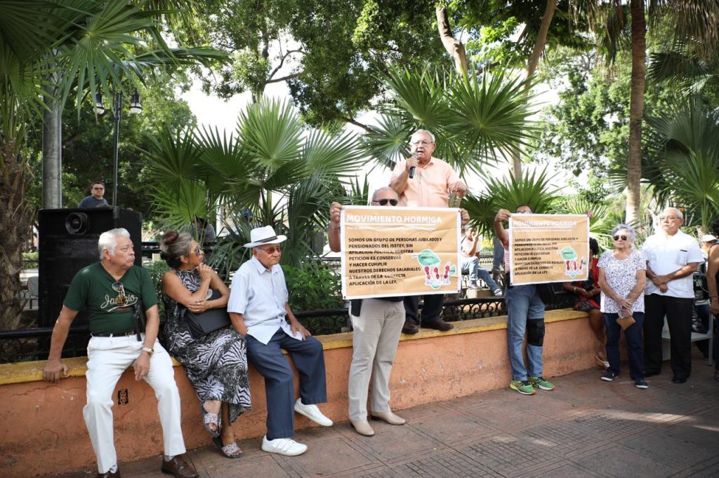 Con protestas del Isstey  “Huacho” Díaz quiere desviar las acusaciones en su contra