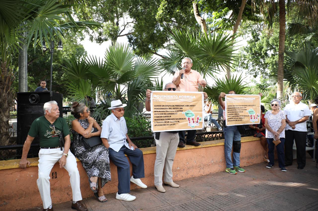 Con protestas del Isstey  “Huacho” Díaz quiere desviar las acusaciones en su contra