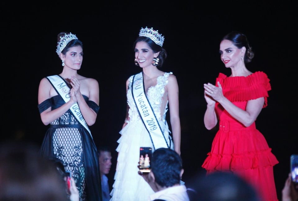 Coronada Natalia Elizarrarás Flores como Mexicana Universal Yucatán 2019
