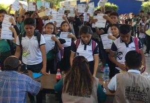No están conformes con la disculpa de “Huacho” por la falta de pago de las becas a estudiantes