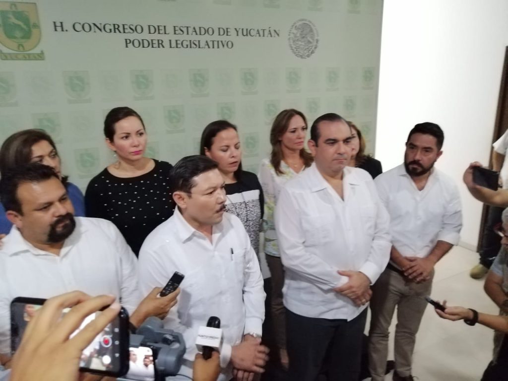 DIPUTADOS DEL PRI PIDEN LA RENUNCIA DEL PRESIDENTE DE SU PARTIDO, FRANCISCO TORRES