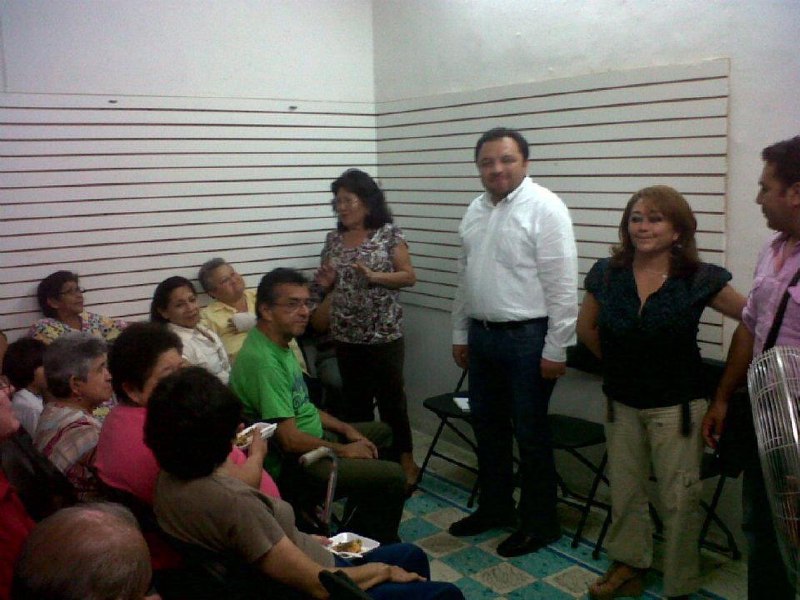 Incondicionales operadores del PRI aprovechan los incidentes en la manifestación para sacar raja política