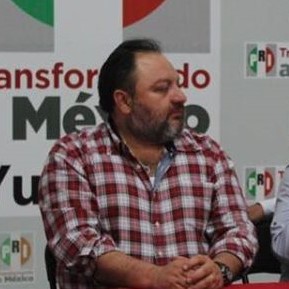 El líder estatal del PRI entre acusaciones de traidor, mentiroso y especulador