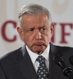 De “ignorante” califica el periódico El País a López Obrador por su desprecio ante los feminicidios