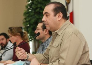 Felipe Cervera pierde la razón y ataca a diputadas de su partido