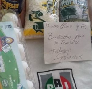 Panchito Torres usa despensas para hacerse propaganda