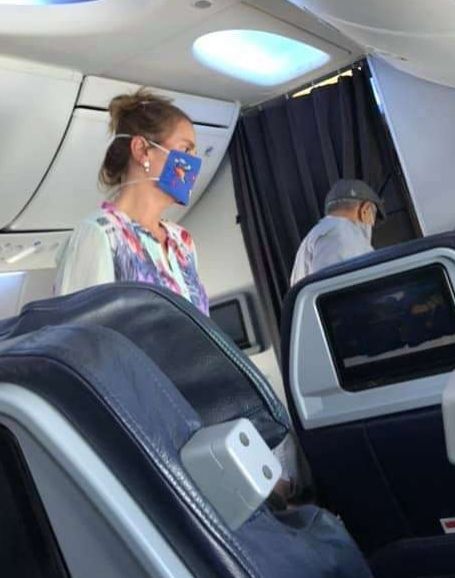 La esposa de AMLO viaja muy fifí en primera clase