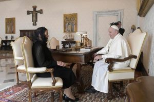 El Papa Francisco recibe a la esposa de López Obrador