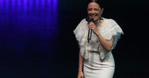 Natalia Lafourcade sorprende y gana el Latin Grammy al álbum del año