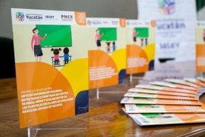 Segey entrega libros a escuelas