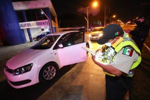 Empieza la aplicación de  multas por circular después de las 11:30 p.m.
