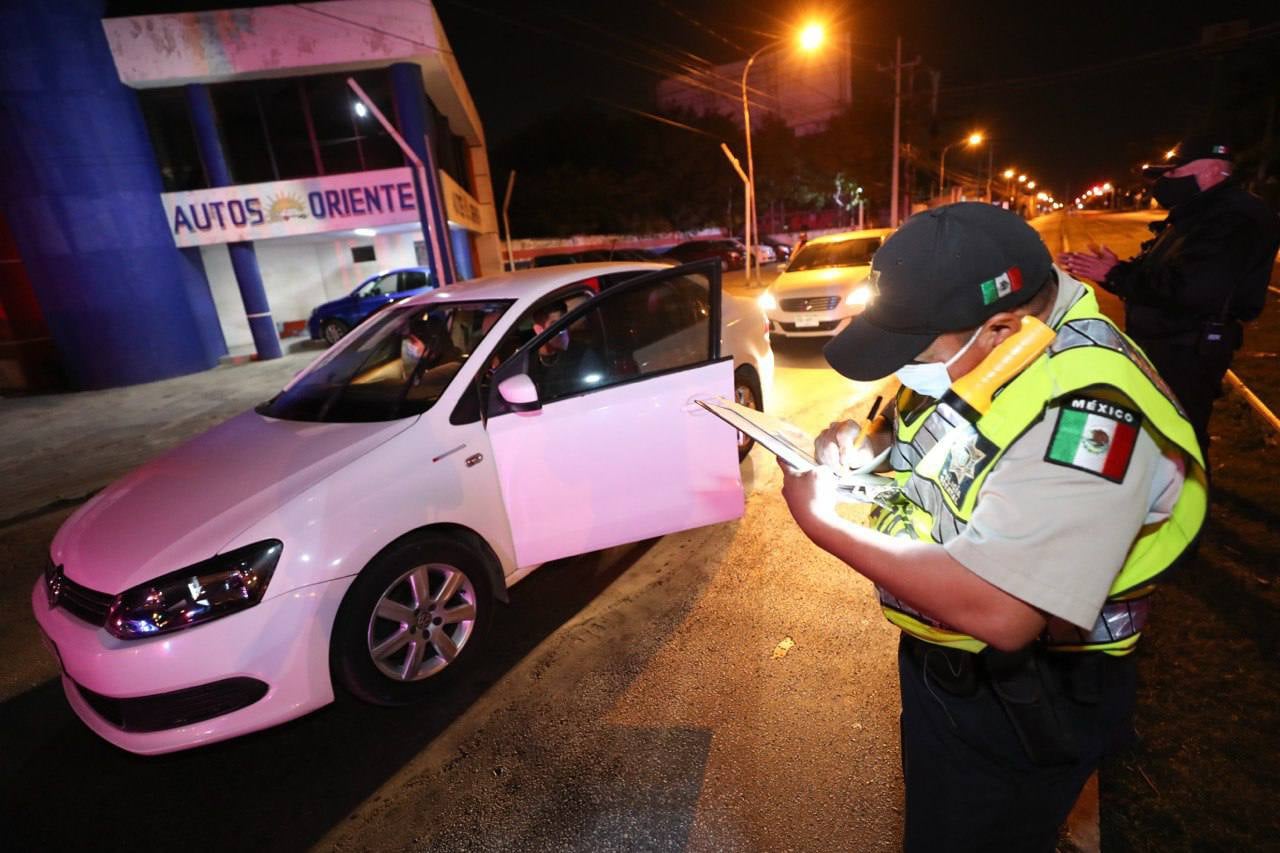 Empieza la aplicación de  multas por circular después de las 11:30 p.m.
