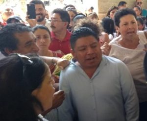 Agitador va tras hueso en Morena