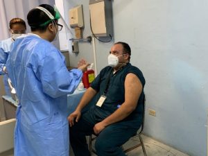 Llega un nuevo embarque de vacunas para personal médico