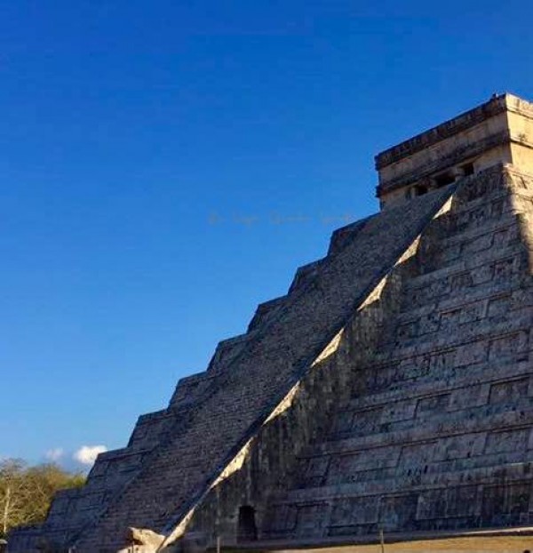 Majestuoso, Kukulcán desciende en forma de serpiente