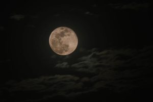 Lluvia de estrellas y superluna rosa destacarán en el firmamento para este abril