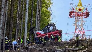 Tragedia en Italia: mueren 14 al caer un teleférico