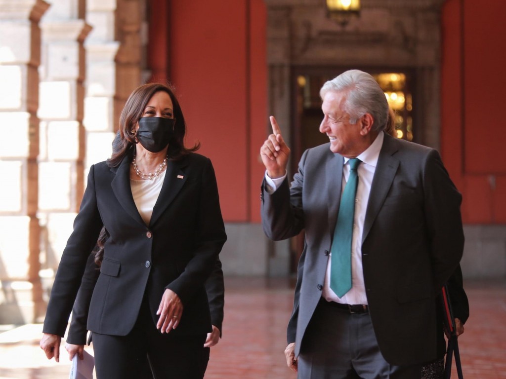 Kamala Harris pidió a AMLO respetar a la prensa, ONG y al poder judicial