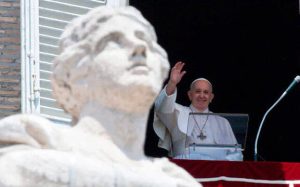 El Papa lamenta en el Ángelus que “el miedo nos hace ver las dificultades, y no mirar a Jesús”