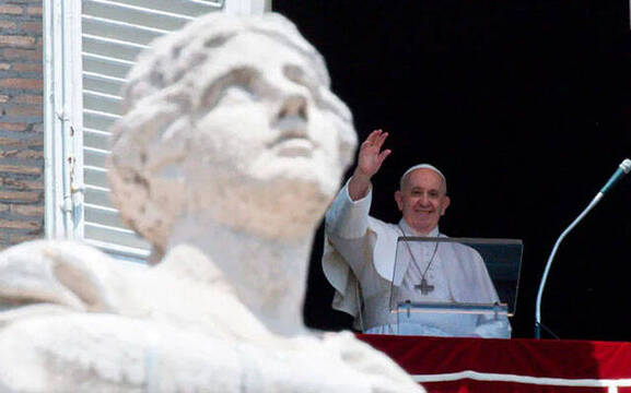 El Papa lamenta en el Ángelus que “el miedo nos hace ver las dificultades, y no mirar a Jesús”