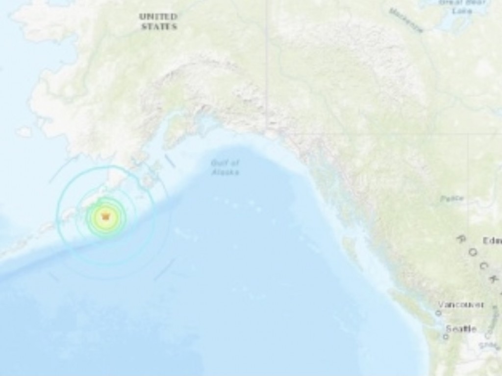 Un terremoto de magnitud preliminar 8.2 sacudió la costa de Alaska