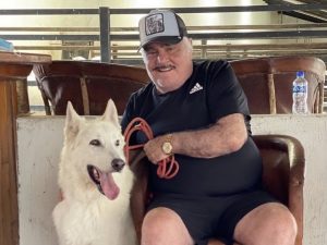 Vicente Fernández, grave en el hospital pero estable
