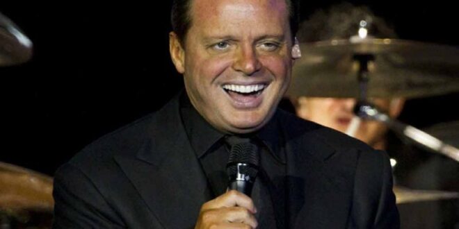 Una fanática dice que se encontró  a Luis Miguel comiendo y termina festejando su cumpleaños con él, otros dicen que era alguien parecido