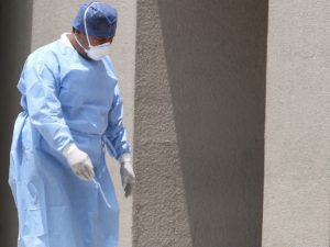 Personal médico exige una tercera dosis de vacuna anticovid ante alza de contagios y la variante Delta