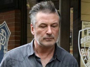 El actor Alec Baldwin mata por accidente y con un arma de utilería a una mujer durante el rodaje de una película