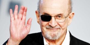 Salman Rushdie da aliento a los jóvenes escritores; “cualquiera puede escribir sobre todo”