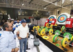 Entrega Vila distintivos del Premio Estatal del Deporte y Mérito Deportivo Yucateco 2023
