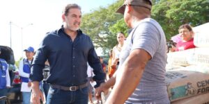 Julián Zacarías y Bepensa entregan a niñas y niños de Flamboyanes renovado parque “El Ancla”