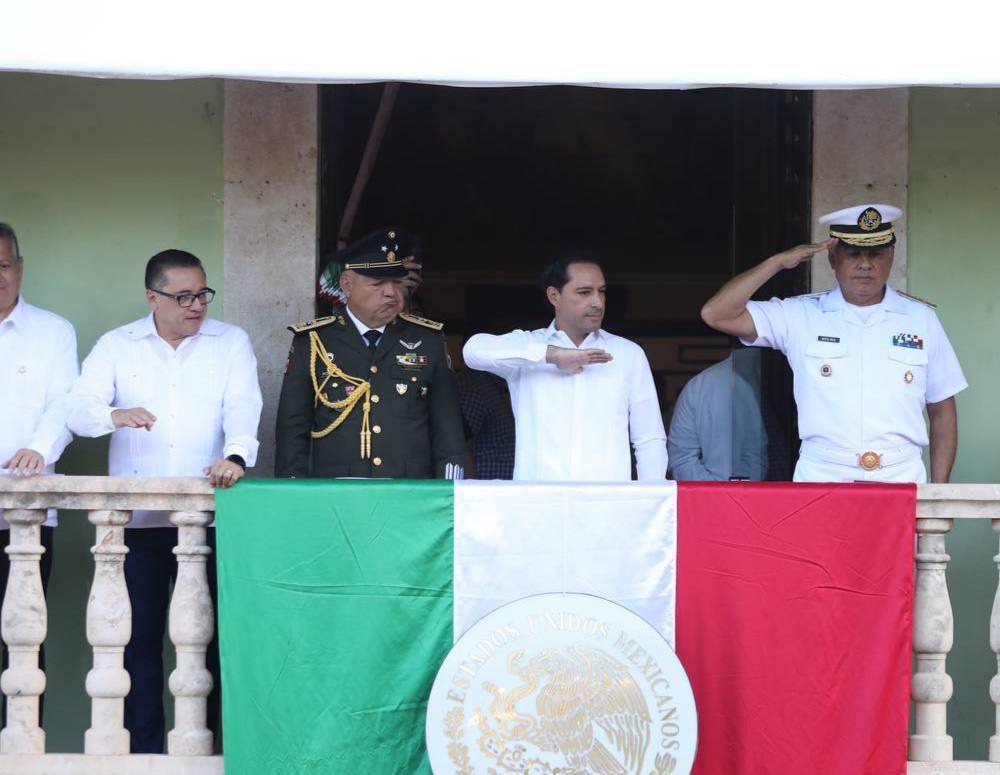 Vila Dosal encabeza el desfile cívico-deportivo con motivo del 113 aniversario del inicio de la Revolución Social Mexicana