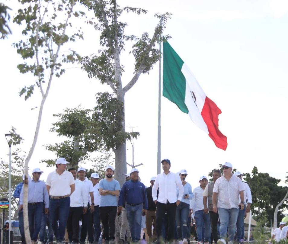 Recorren Vila y su su gabinete el Parque de “La Plancha”, el mejor de México