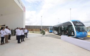 Realizan Vila y López el banderazo inaugural de la primera ruta del Ie-tram: Paseo 60-La Plancha-Teya