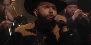 Carín León se presenta en The Tonight Show de Jimmy Fallon
