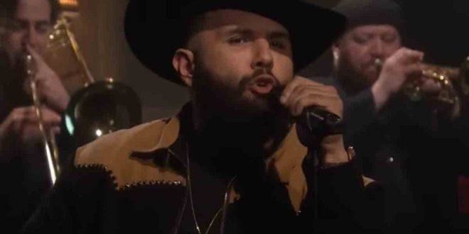 Carín León se presenta en The Tonight Show de Jimmy Fallon