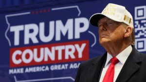 Trump gana el Caucus de Iowa y retoma discurso antiinmigrante