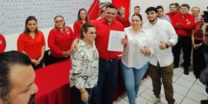 Rolando Zapata Bello se registra como aspirante a la primera fórmula del Senado por el PRI