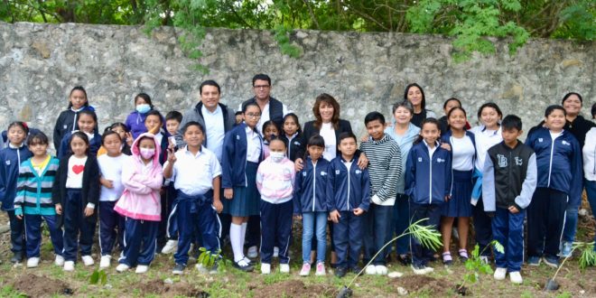 A través de la reforestación, niñas y niños de San Ignacio se unen a ciudar el medio ambiente