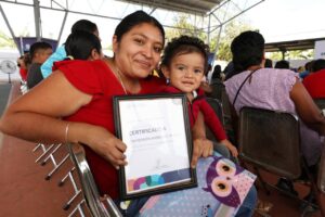 Más de 400 familias del sur de Mérida ya gozan de certeza patrimonial con el apoyo de Vila Dosal