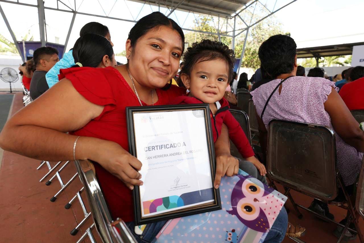 Más de 400 familias del sur de Mérida ya gozan de certeza patrimonial con el apoyo de Vila Dosal