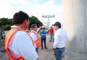 Supervisa Mauricio Vila las labores de construcción del viaducto elevado de Progreso
