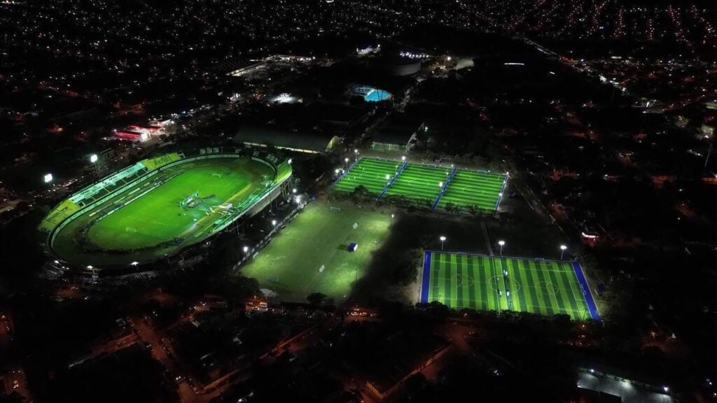 Entrega Vila Dosal la modernización de las canchas de futbol del Complejo Deportivo Kukulcán