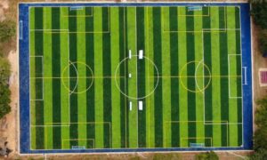 Vila supervisa las obras de modernización de las canchas de fútbol del Complejo Deportivo Kukulcán que hoy serán inauguradas