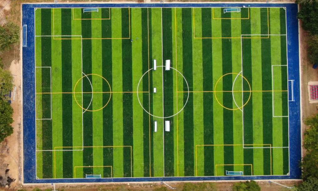 Vila supervisa las obras de modernización de las canchas de fútbol del Complejo Deportivo Kukulcán que hoy serán inauguradas